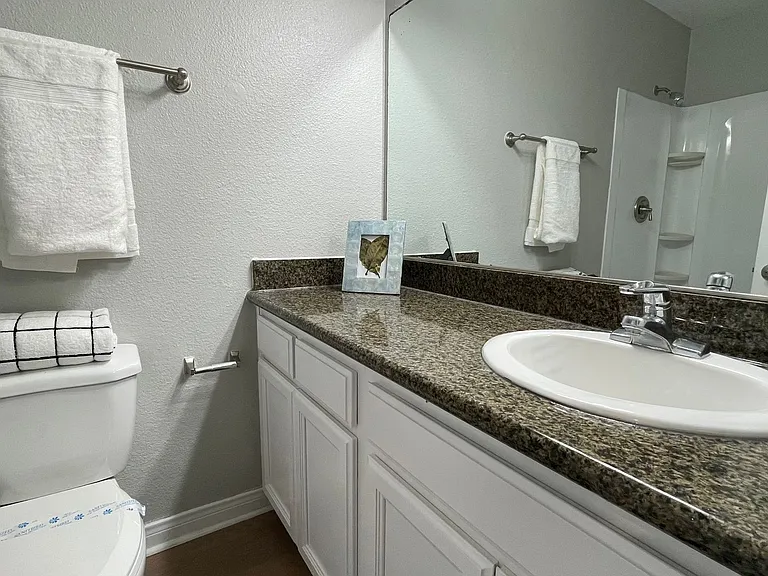 Park Plaza Apartments — Photo 59