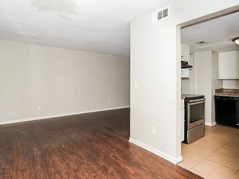 3419 Cobbs Ferry Dr — Photo 6