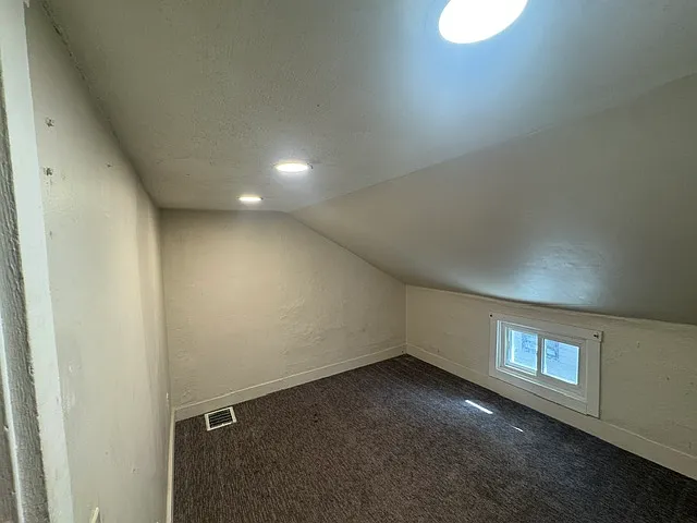 724 W 3rd St #2 — Photo 9