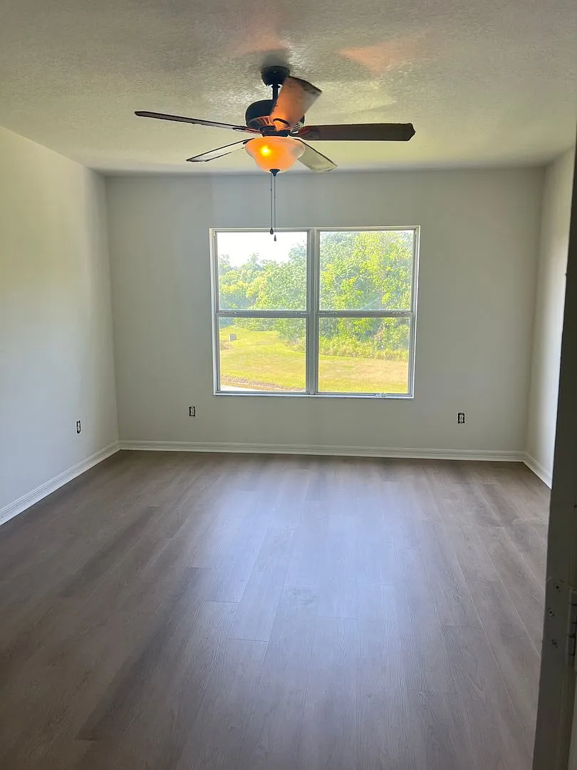 3 Bedroom Townhome for Rent — Photo 4