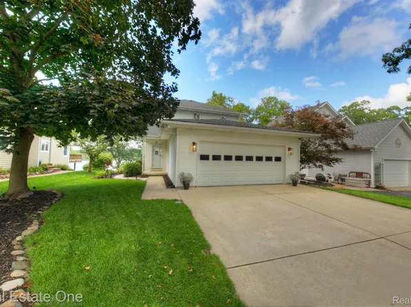 6055 Winans Dr, Brighton, MI 48116