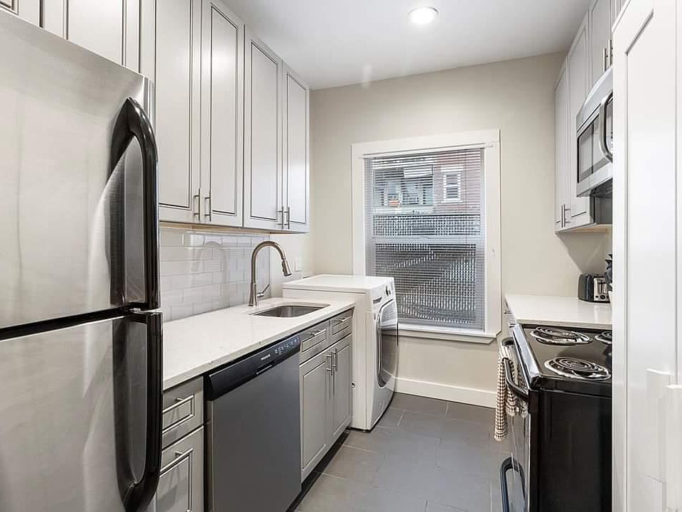 2nd image of 304 E Olive Pl