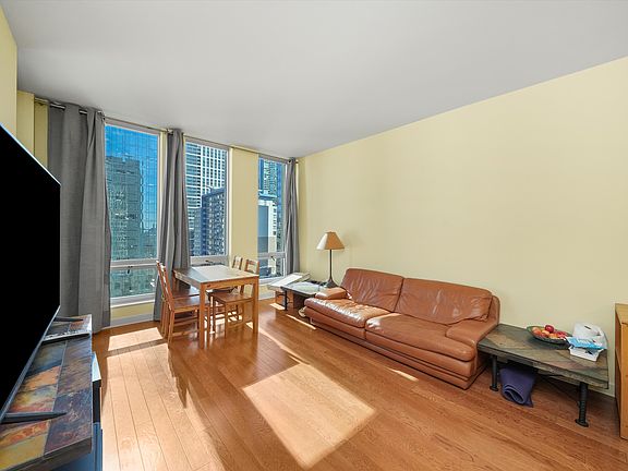 5th image of 1400 S Michigan Ave APT 1607
