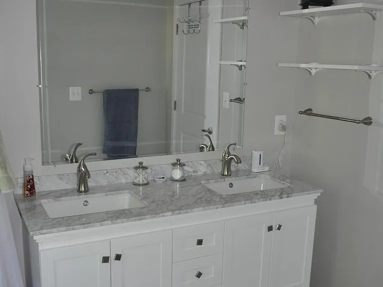 Upstairs full bath