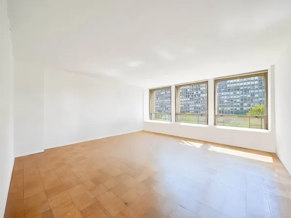 330 East 33rd Street image 2 of 18