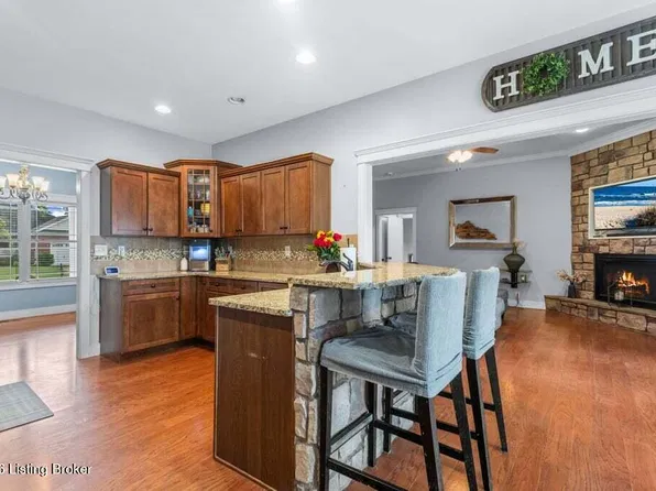 162 River Falls Dr, Mount Washington, KY 40047