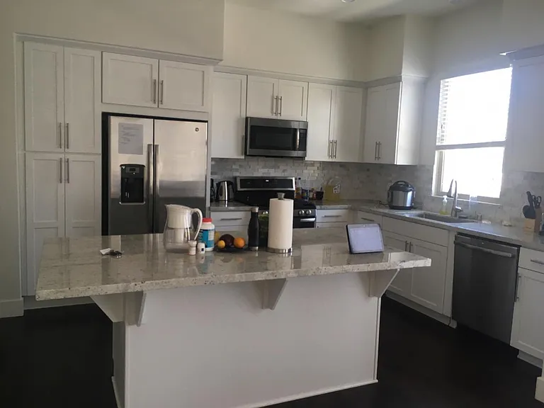 1660 Delano St #30 — Photo 6