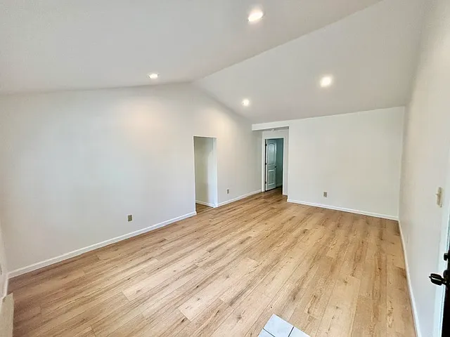 Rolling Hills Dr — Photo 8
