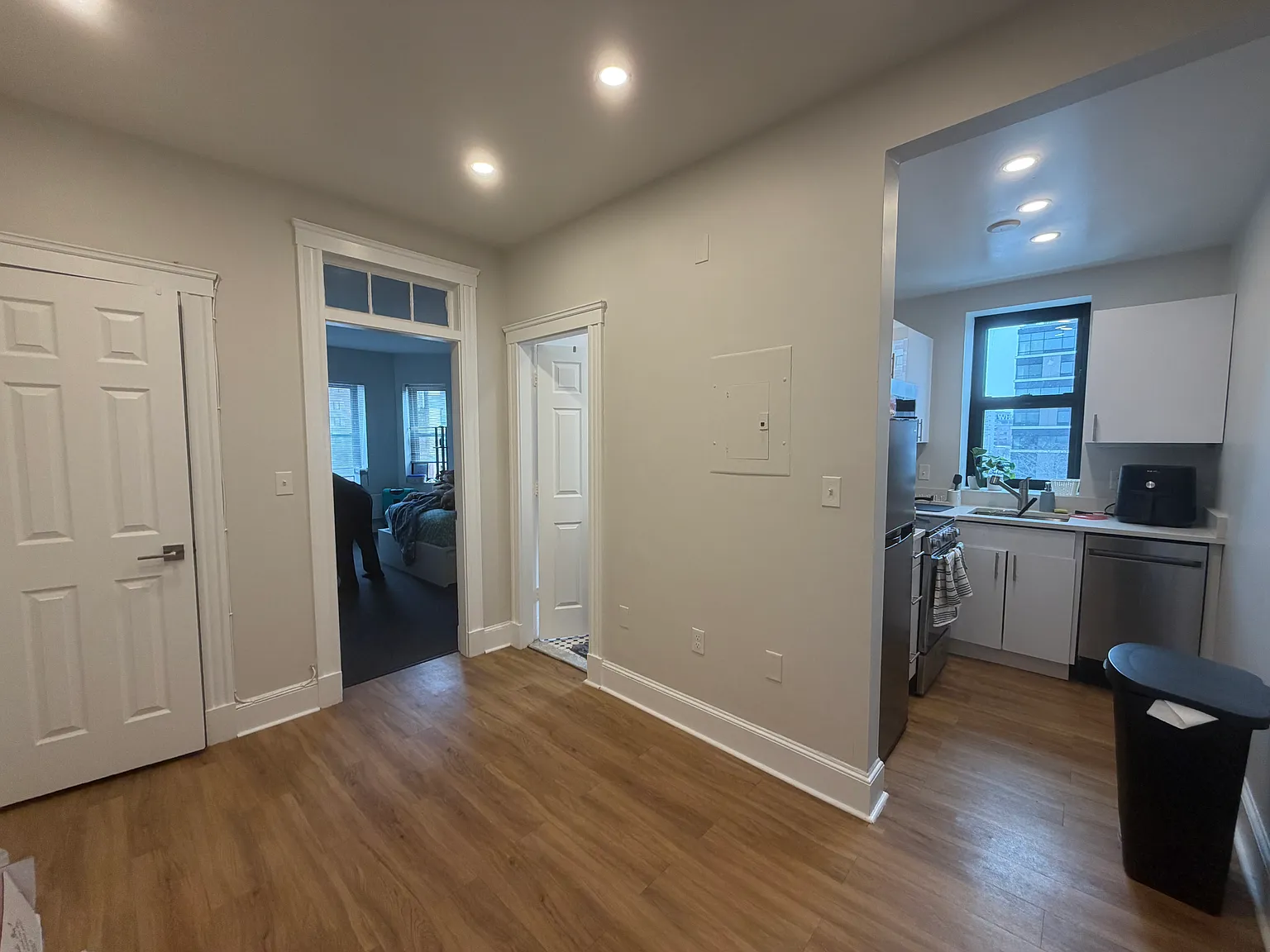 2 bed, 566 sqft, $3,675 — Photo 3