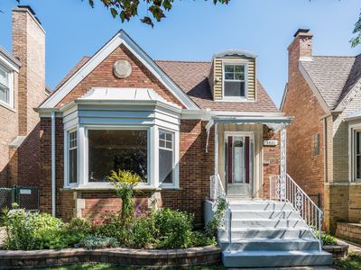 5931 N Sacramento Ave, Chicago, IL, 60659