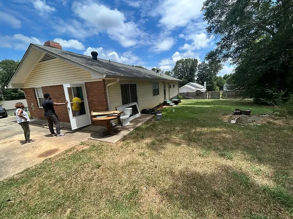 2142 Deville Ln, Gainesville, GA 30507