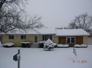 5935 Kirkwood Dr, Rockford, IL 61109