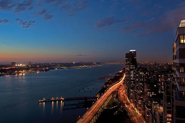 Rented by Level Group | media 8