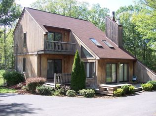 115 Mountain Laurel Dr, Shohola, PA 18458