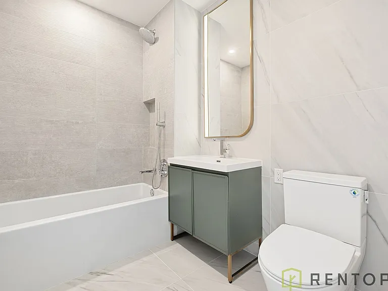 960 Franklin Ave #443 — Photo 10