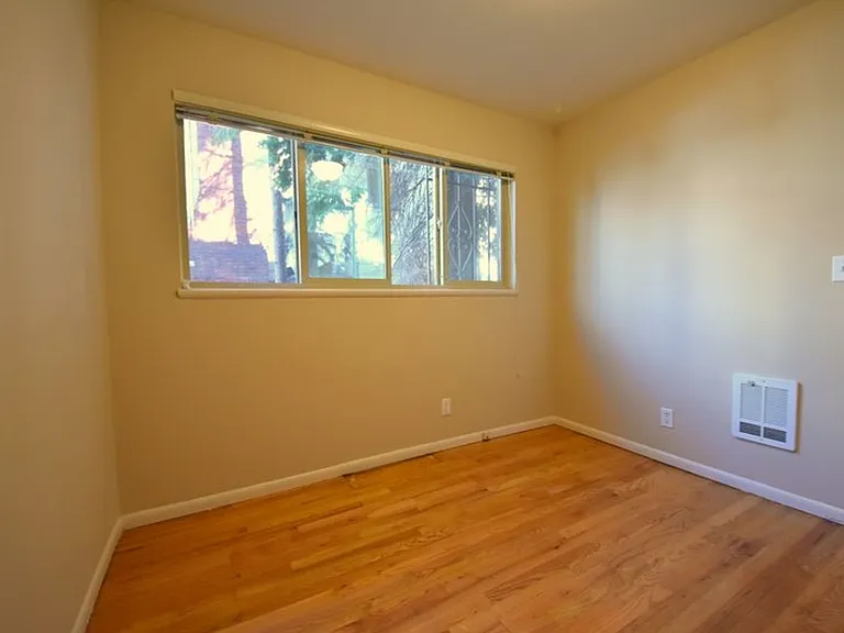 413 Belmont Ave E #D — Photo 14