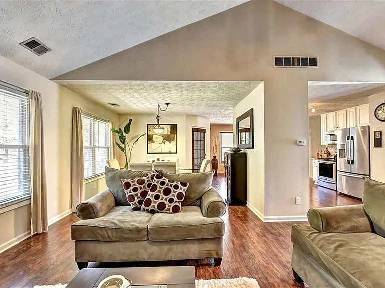 3940 Piper Glen Dr — Photo 4
