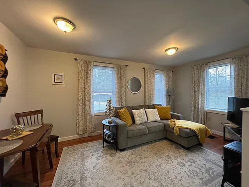 72 College St #10 Photo 1