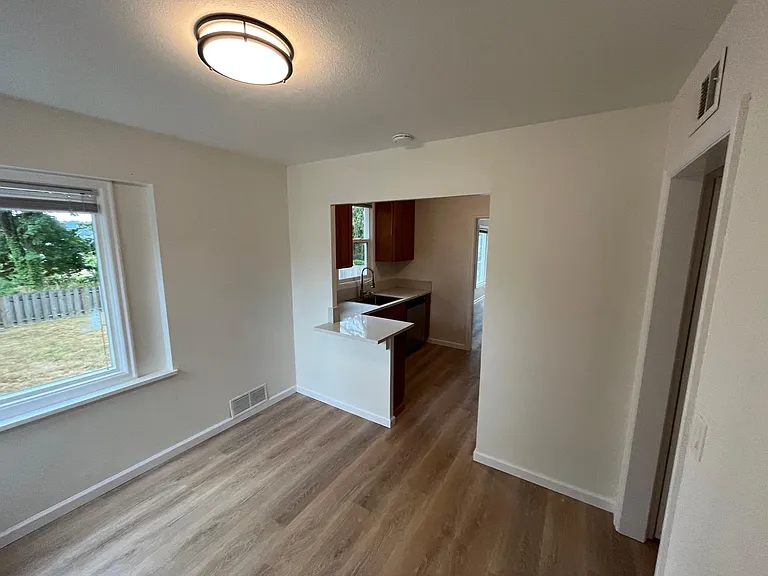 15800 SE Oatfield Rd — Photo 12