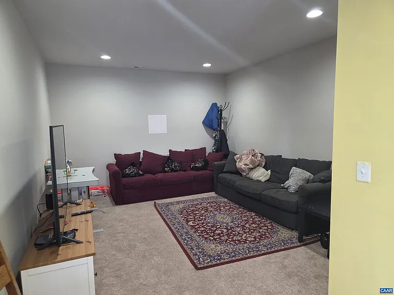 2441 Winthrop Dr — Photo 24