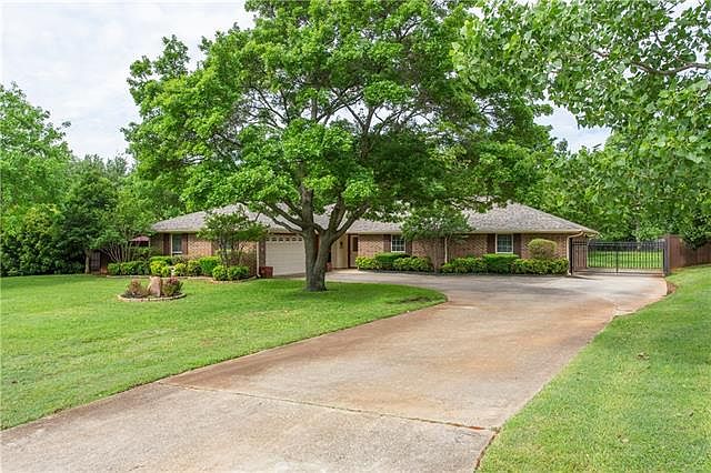 1st image of 245 Meadow Knoll Dr