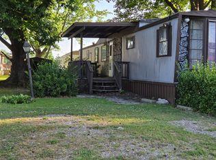 509 & 601 NW 7th St, Fairfield, IL 62837
