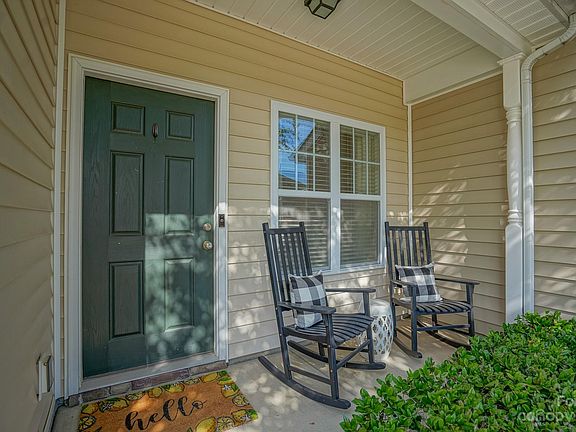 2nd image of 14033 Singleleaf Ln