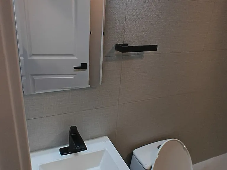 325 N 40th St #6 — Photo 18
