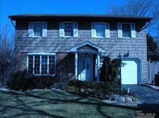 5 Stuart Ct, Huntington Station, NY 11746