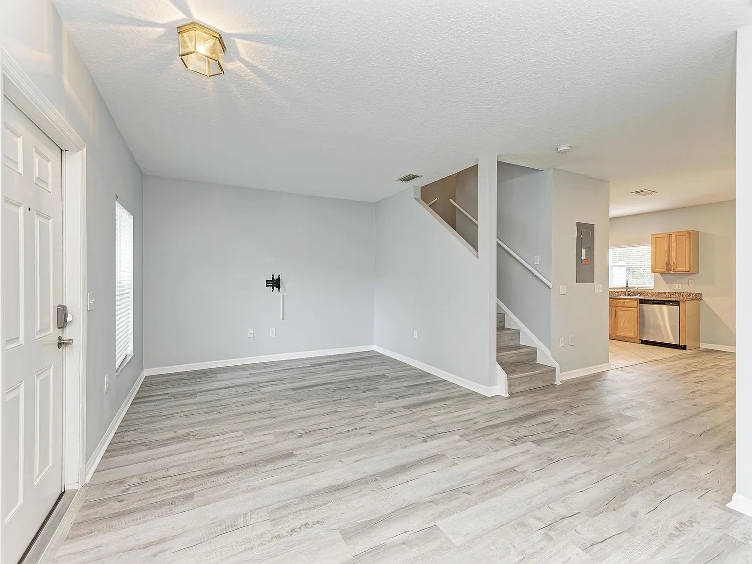 3 bed, 1276 sqft, $2,250 — Photo 3
