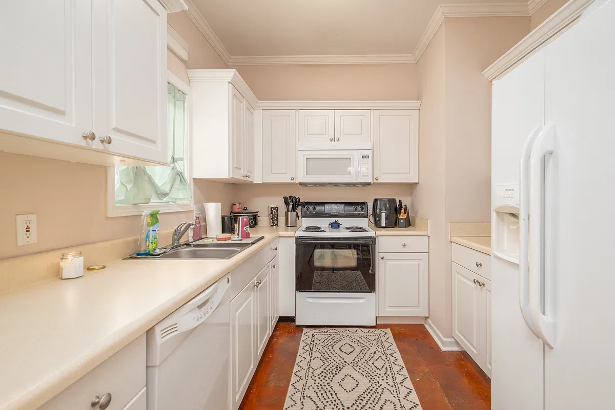 3 bed, 2.5 bath, $1,800 — Photo 2
