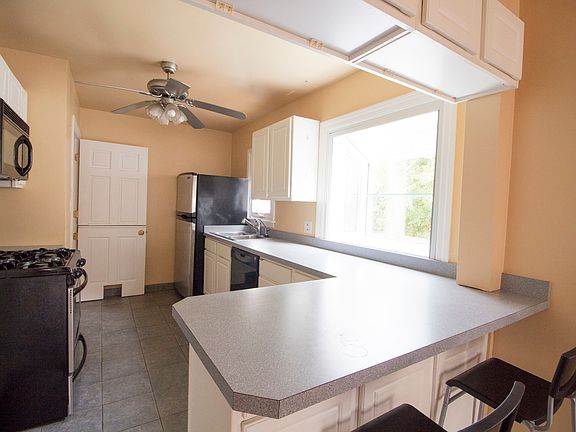 5th image of 127 E Hillcrest Ave