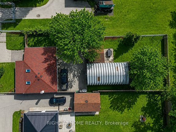 3rd image of 483 Clarke Rd