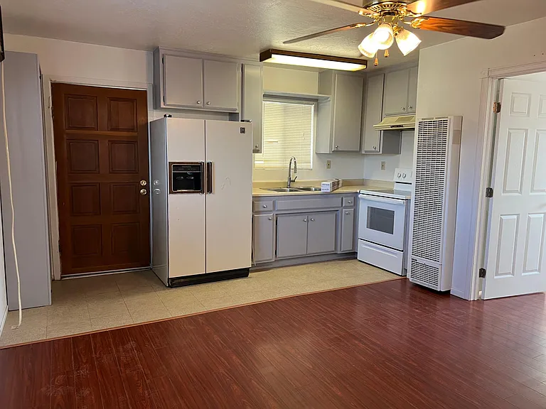 319 E J St — Photo 4