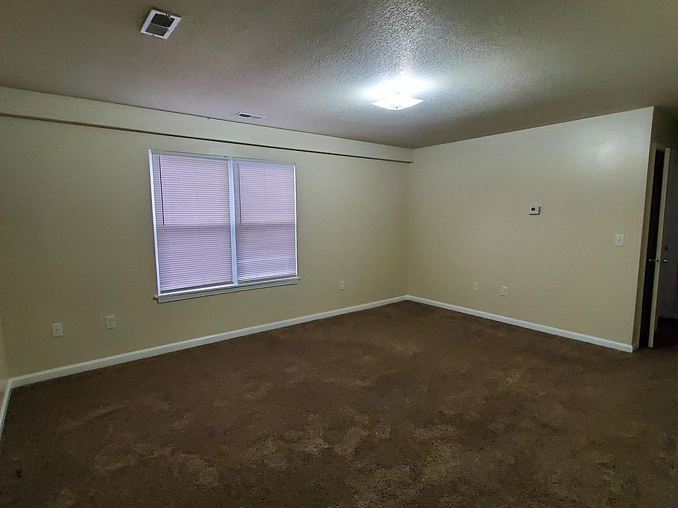 Spacious living room