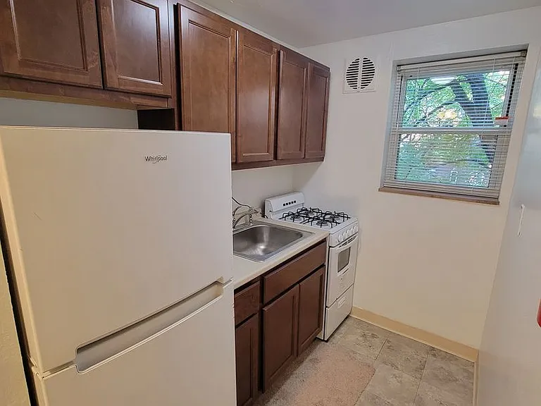 440-450 Jefferson Ave — Photo 6