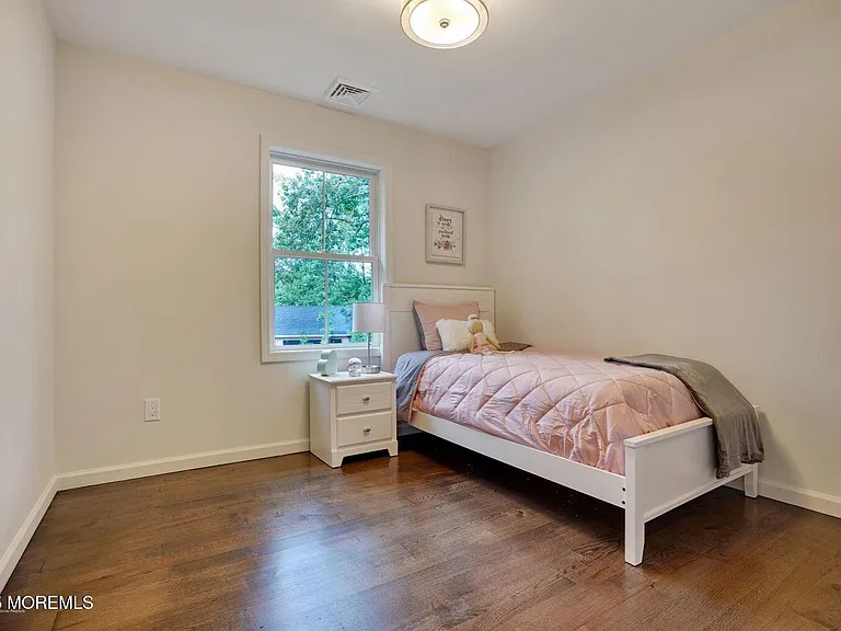 909 Bloomfield Ave — Photo 22