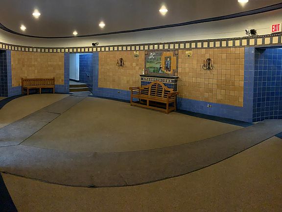 Charmingly beautiful Lobby