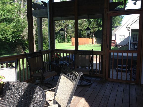 Screened in porch