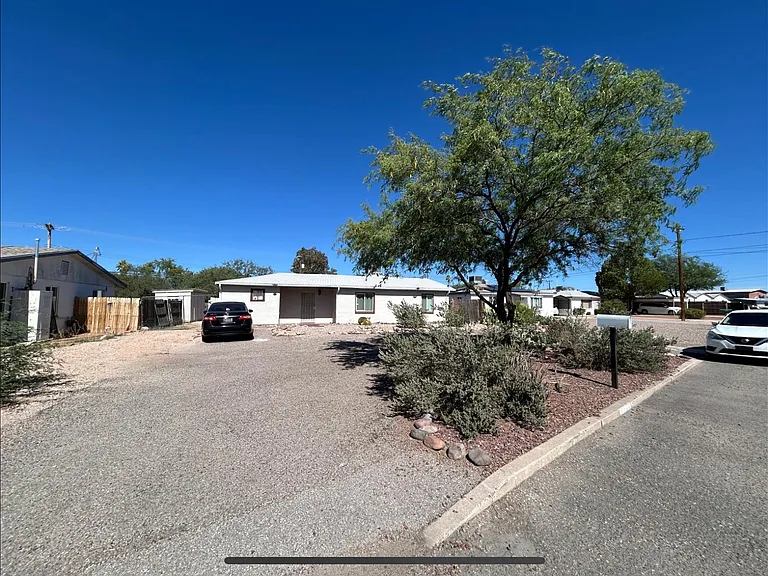 1025 S Van Buren Ave — Photo 18