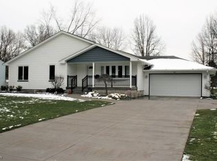 75 Skyline Dr, Canfield, OH