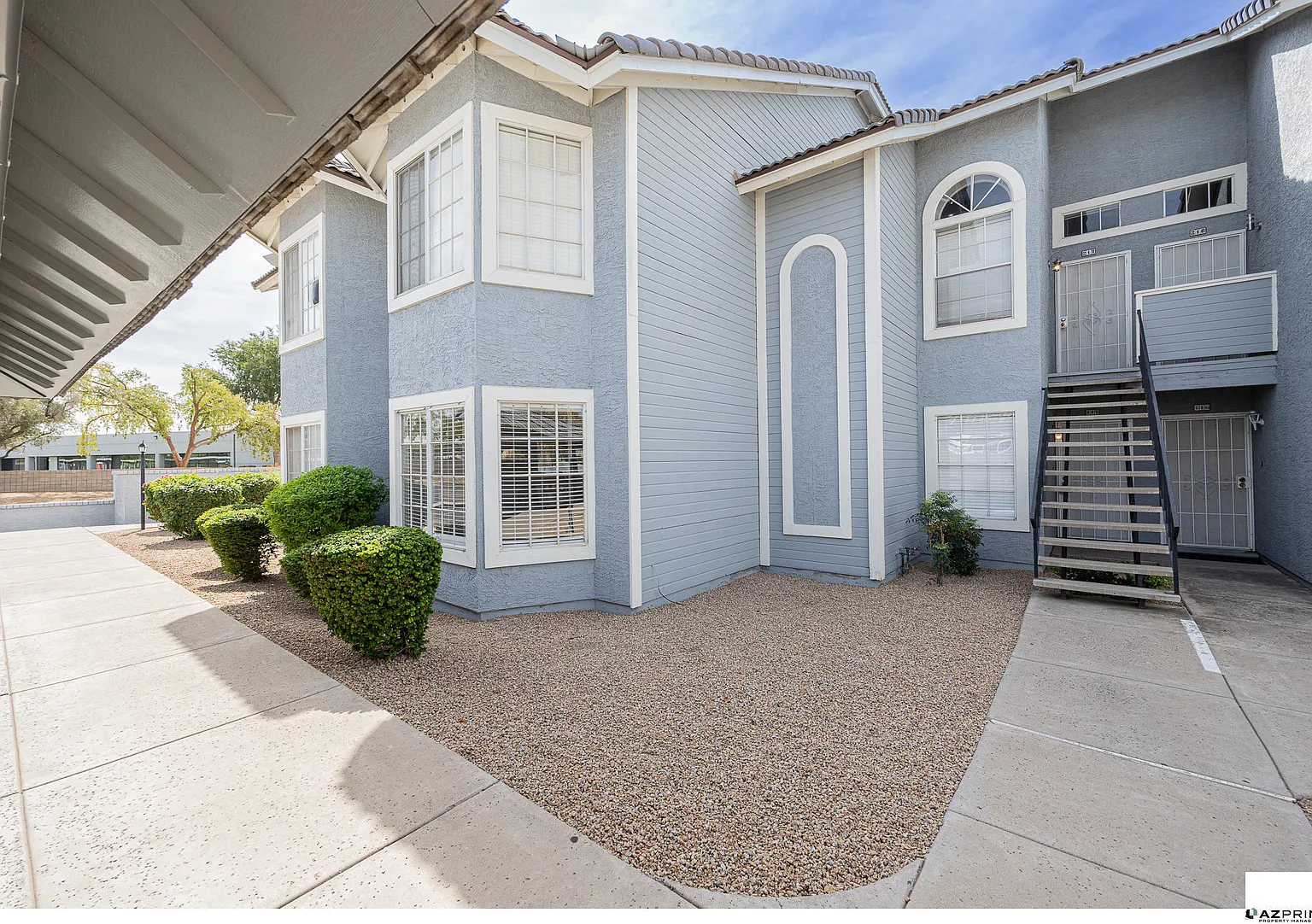 Welcome to this beautifully remodeled 2/2 Phoenix townhome where modern style, comfort, and convenie — Photo 1