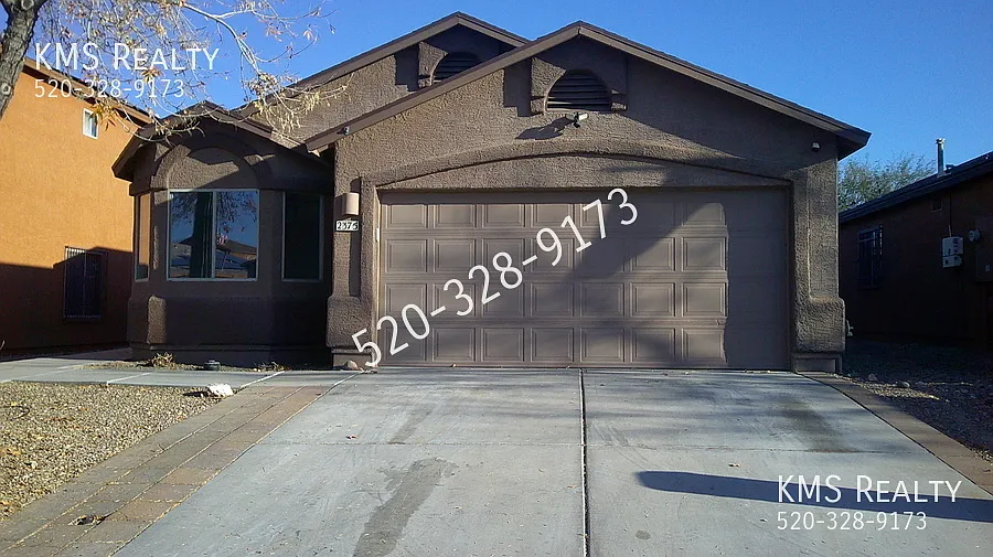 Building Photo - 2375 E Calle Arroyo Lindo
