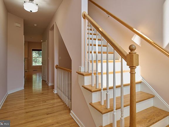 3rd image of 185 Wiltree Ct