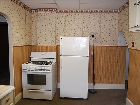3rd image of 2702 Plum St