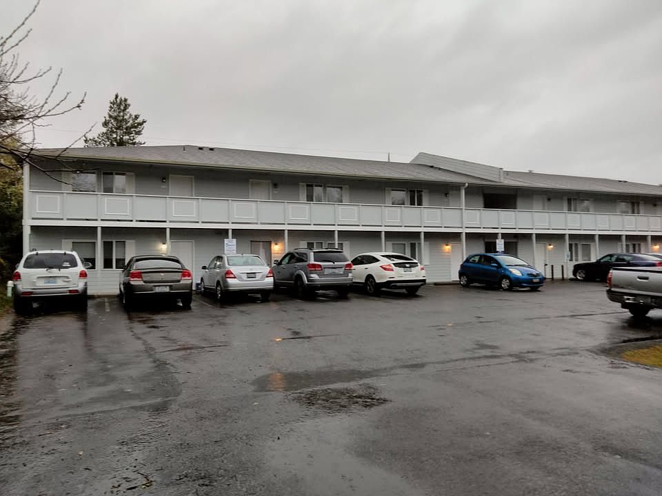 1st image of 631 Sunset Ave NE