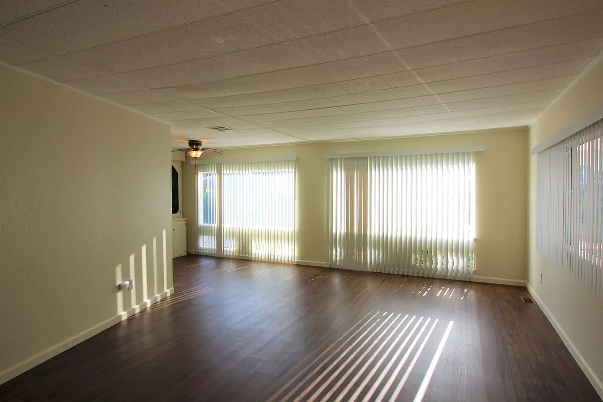 Building Photo - 400 Bejay Ave