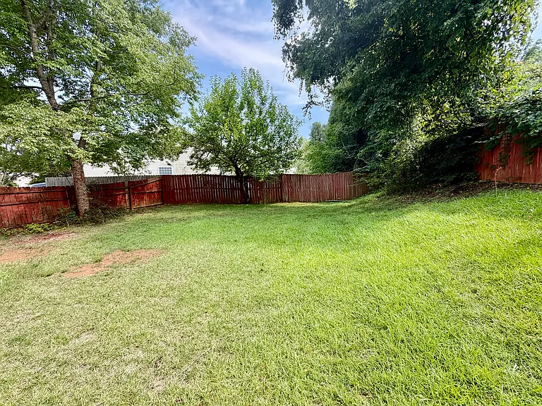 3935 Blairwood St — Photo 24