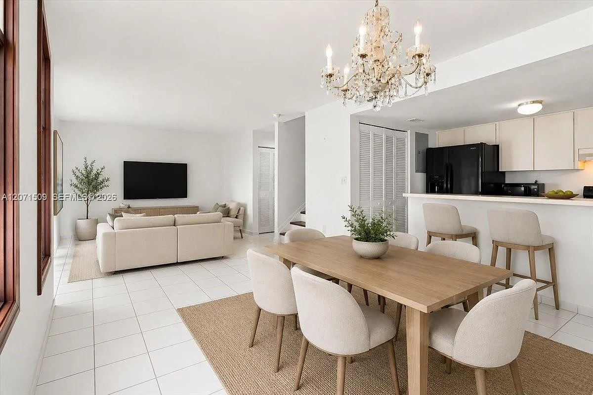 Gables Point Iii Condo — Photo 3