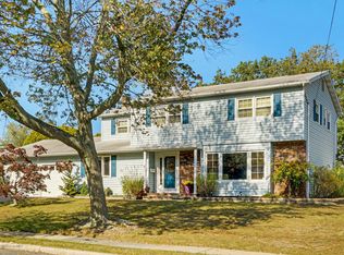16 Forrest Hill Dr, Howell, NJ 07731